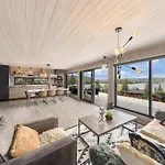4 Bedroom In *