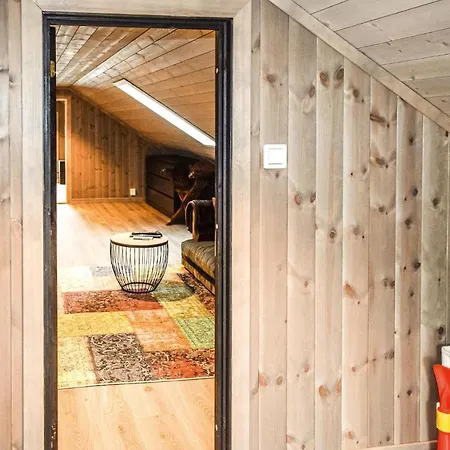 Prázdninový dům 4 Bedroom In *